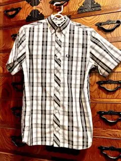 【美品】FRED PERRY フレッドペリー チェックシャツ 半袖 月桂冠刺繍