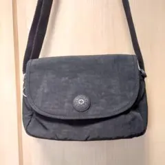 軽量 kipling キプリング ショルダーバッグ フラップ付 多機能 ブラック