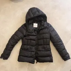 MONCLER 黒 フード付きダウンジャケット