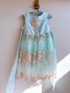 花柄刺繍水色ドレス