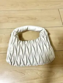 ホワイト プリーツデザイン ショルダーバッグ