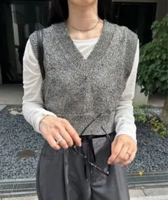 mystic スパンコールニットベスト グレー