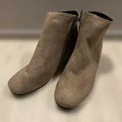 ベージュ スエード ジッパー付きショートブーツ