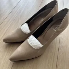 うさぎや　ベージュ ポインテッドトゥ ハイヒール