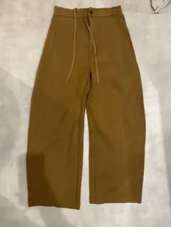 ブラウンパンツ