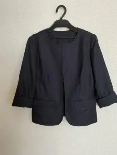 【THE SUIT COMPANY she】ノーカラージャケット 七分袖ネイビーのサムネイル