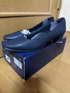 新品未使用 NUOVO スクエアトゥ パンプス ブラック 24.5cmのサムネイル