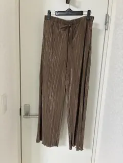 GU ブラウン プリーツ ワイドパンツ
