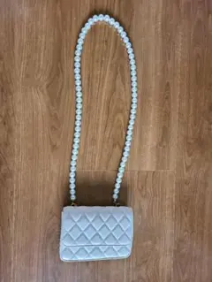 ホワイト キルティング ショルダーバッグ