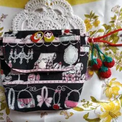 ワンタッチホックのポーチ マトリョーシカの ウッド ボタン 付き