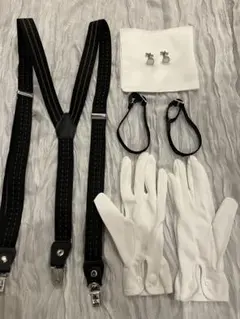 FOUR SIS & CO.結婚式新郎セット 手袋、カフスボタン、サスペンダー等