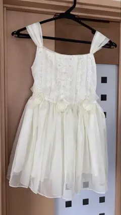 クリーム色 フローラルドレス