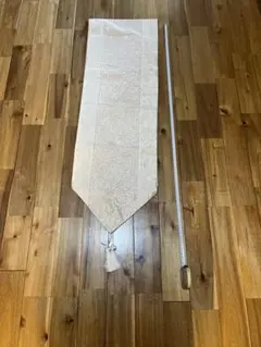 値下▶︎韓国刺繍フサ付クリームに金色刺繍テーブルセンター約200×33㎝シルク調