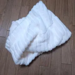 再値下げしました。ホワイトフリースネックウォーマー