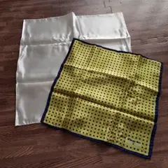 シルク製ドット柄ハンカチとホワイトハンカチセット