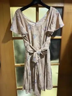 dazzlin ダズリン フラワープリント ピンクベージュ 花柄　半袖ワンピース