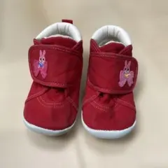 ホットビスケッツ 赤いバニー刺繍のベビーシューズ 12.5センチ