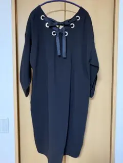 リボン付きブラックワンピース