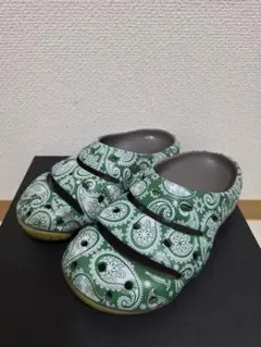 KEEN YOGUI ARTS サンダル 赤黒 ペイズリー 9 - メルカリ