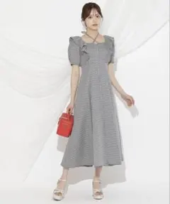 【美品】WILLSELECTION クロスネックラッフルフリルワンピースのサムネイル