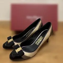 Ferragamo ベージュ/黒 リボン付きハイヒールのサムネイル
