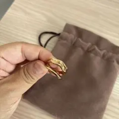 ete エテ　ゴールドカラー ウェーブデザイン イヤーカフ