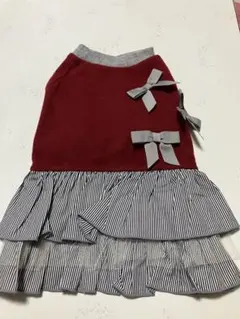 赤とストライプの犬服 フリル付き