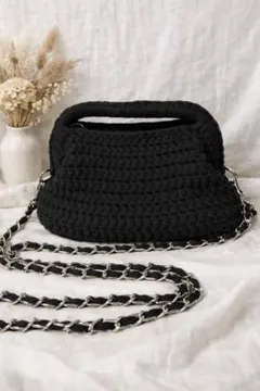ブラック　編み物　ハンドバッグ　tシャツヤーン 鍵あみ　ハンドメイド　バック