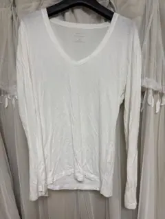 バナナリパブリック　ホワイト Vネック 長袖Tシャツ