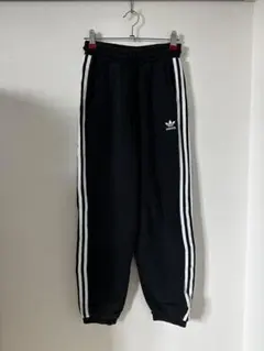 adidas ブラック ジョガーパンツ ストライプ