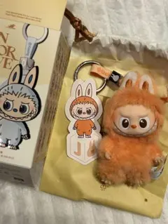 【J】 PIN FOR LOVE イニシャルラブブ ぬいぐるみキーホルダー