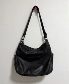 ithelicy イザリシー　本革巾着ショルダーバッグ　サコッシュ　ブラック ithelicy イザリシー 本革巾着ショルダーバッグ サコッシュ ブラック