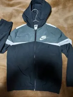 Nike フード付きウィンドブレーカー Sサイズ