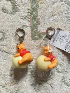 2点セット　キーホルダー　くまのプーさん　揺れると光る