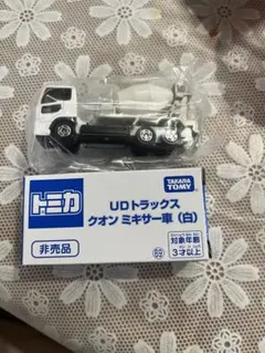 トミカ　UDトラックス　クオン　ミキサー車　白のサムネイル