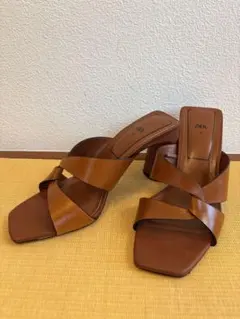 ZARA クロスストラップスクエアトゥミュールサンダル 35（23.0cn）のサムネイル