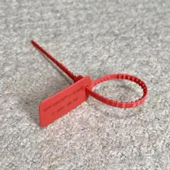 off-white スニーカー