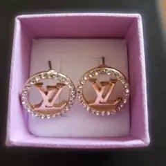 LVロゴ .クリスタルピアス