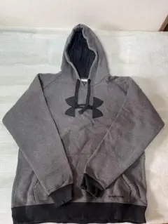 Under Armour グレー フード付きパーカー　1月2日までの販売