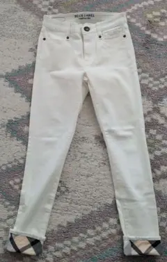 BLUE LABEL CRESTBRIDGE ホワイトデニムパンツのサムネイル