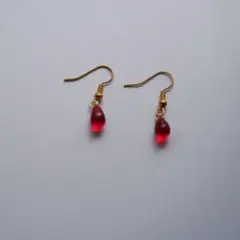 赤ドロップピアス