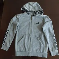 PUMA グレー フード付きパーカー
