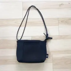 Lakole ブラックショルダーバッグ メッシュポケット付きのサムネイル