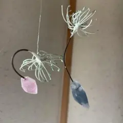 ガラス工芸　ガラス作家　安達知江さん　たんぽぽの綿毛　モビール　タンポポ