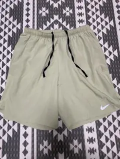 NIKE ランニングショートパンツ　インナー付　メンズ　グリーン　黄緑　XL新品