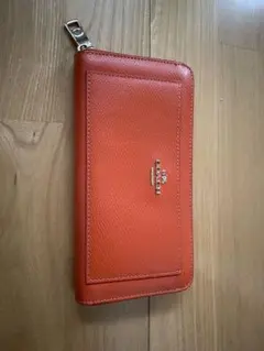 COACH オレンジ 長財布 カードスロット付きのサムネイル
