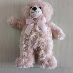 ピンクのクマ型ぬいぐるみ