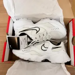 ナイキ ウィメンズ エアハイツ 24cm スニーカー 白 新品タグ付