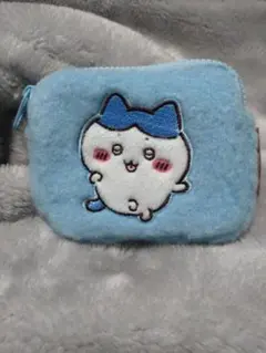 ちいかわ ふわふわミニポーチ ハチワレ