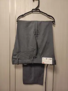 UNIQLO　グレー 　スマートアンクルパンツ